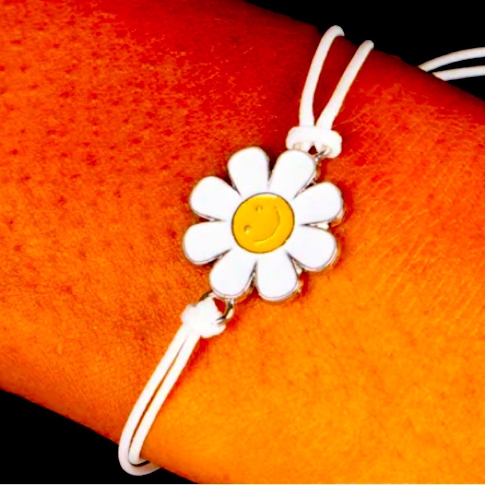 🌼🤍🌼 “DAISY LITTLE THING” WHITE PULL BRACELET ~ PAPARAZZI❗️ HAPPY SMILEY FACE❗️😃 - Picture 3 of 6